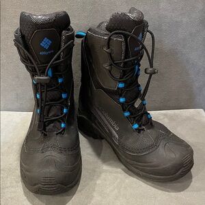 Columbia Bugaboot Plus IV Omni-Heat Snow Boots Black / Blue Youth Boys 6